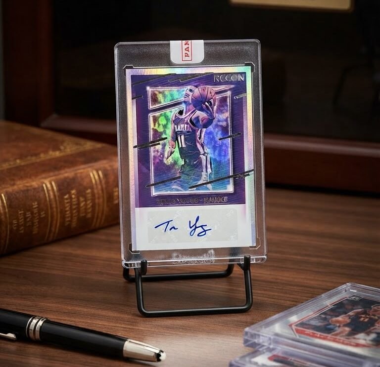 Trae Young 2020/21 Recon Signatures Silver Prizm Auto #RS-TRY