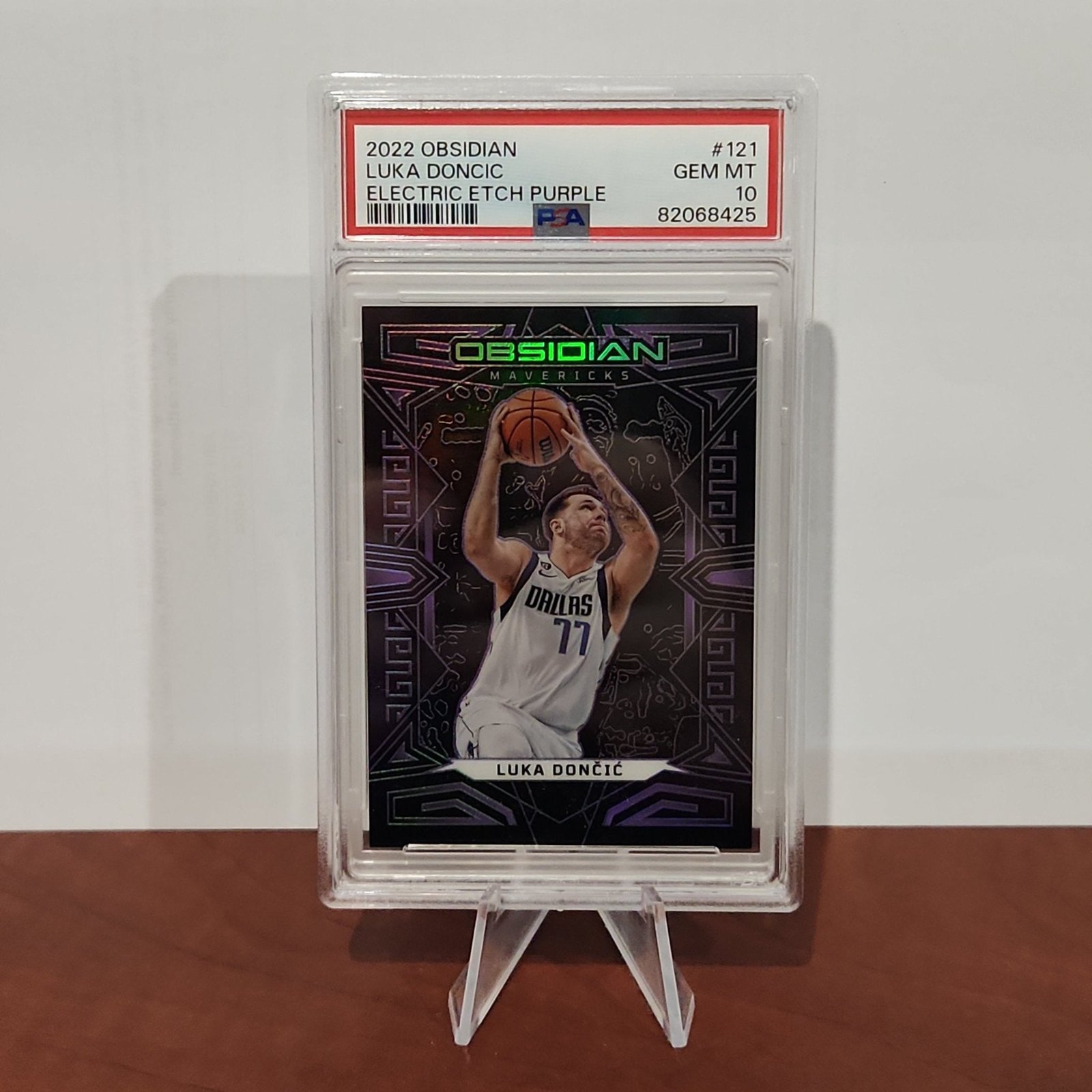 Luca Doncic 2022/23 Obsidian Electric Etch Purple **PSA GEM MINT 10** 82/99 **POP 7**